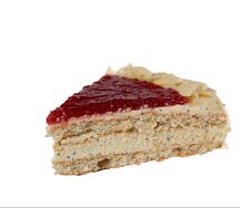 Миндальный торт с малиной