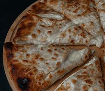 Пирог с сыром и зеленым луком