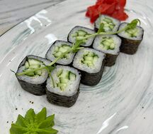 Мини ролл с огурцом