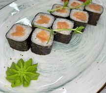 Ролл с лососем классический