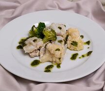 Судак с овощами