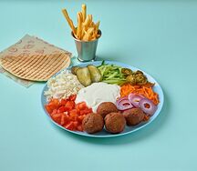 Фалафель на тарелке