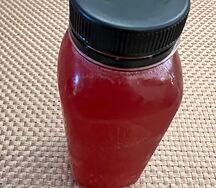 Морс из клюквы в пластиковой бутылке