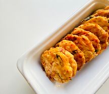 Рубленые котлеты с помидором