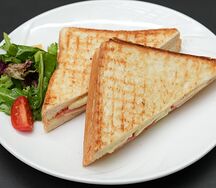 Тост с сыром и колбасой