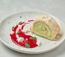Меренговый рулет с фисташковым кремом