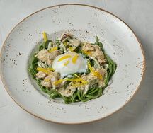 Паста с белыми грибами и яйцом пашот