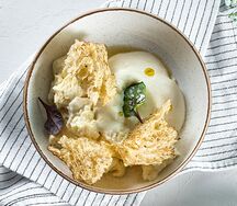 Скрамбл с соусом Пармезан