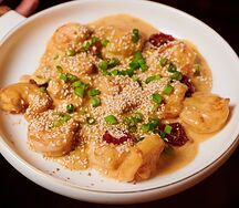 Тигровые креветки в сливочно-ореховом соусе