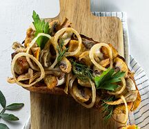 Брускетта с грибами