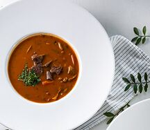 Суп из говяжьих щечек