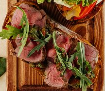 Брускетта с ростбифом