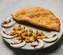 Чебурек с рапанами и грибами
