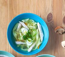 С домашней лапшой и цыплёнком