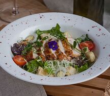 Цезарь с цыплёнком гриль