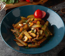 Жареный картофель с грибами и телятиной