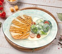Куриная грудка с брокколи в сливочном соусе