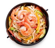 Удон с морепродуктами и овощами