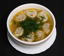 Пельмени с бульоном