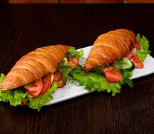 Круассан с моцареллой и курицей