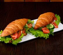 Круассан с ветчиной