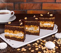 Пирожное Сникерс с безе