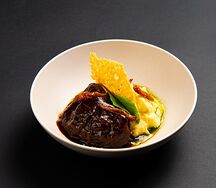 Говяжьи щеки с картофельным пюре