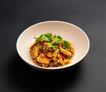 Вок с курицей и пшеничной лапшой