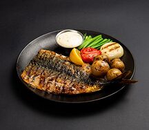 Скумбрия на гриле с печеными овощами