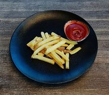 Картофель фри с кетчупом