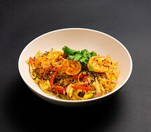 Вок с тигровыми креветками и пшеничной лапшой