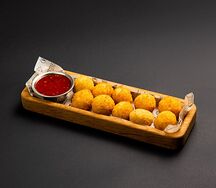 Острые сырные шарики с азиатским соусом