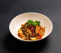 Вок с тигровыми креветками и гречневой лапшой