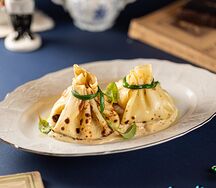 Блинчики-мешочки, начиненные жюльеном из курицы и лесных грибов