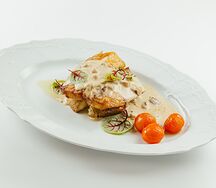 Лабардан с печеным картофелем и соусом из лесных грибов