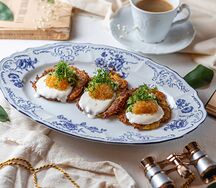 Картофельные драники с щучьей и форелевой икрой