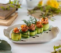 Рулеты из лосося слабой соли, чиненные сливочным сыром