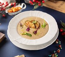 Крем-суп из лесных грибов с пикантными гренками