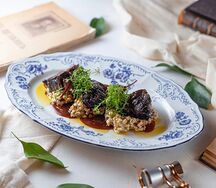 Говяжьи щечки с перлотто и соусом порту