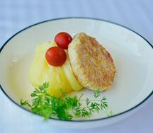 Картофельное пюре с котлетой из индейки