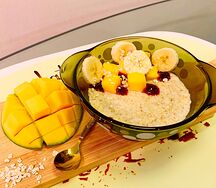 Каша овсяная манго и персик со сливками