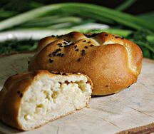 Пирожок с рисом и яйцом