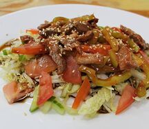Салат тёплый с говядиной