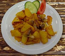 Картофель, жаренный с грибами и луком