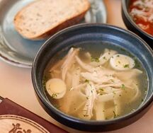 Суп с куриной грудкой и лапшой