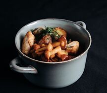 Жареная курица с картофелем и грибами