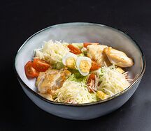 Салат Цезарь с курицей