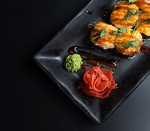 Запеченный ролл с угрем и снежным крабом