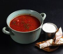 Борщ со свининой и сметаной