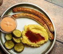 Колбаски острые с сыром чеддер